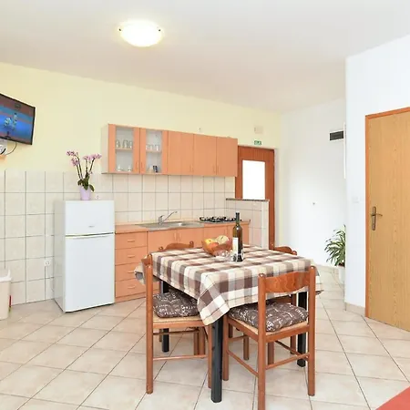 Apartment Fuer 4 Personen Ca 45 Qm In Valbandon, Istrien Istrische Riviera Valbandon
