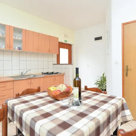 Apartment Fuer 4 Personen Ca 45 Qm In Valbandon, Istrien Istrische Riviera Valbandon